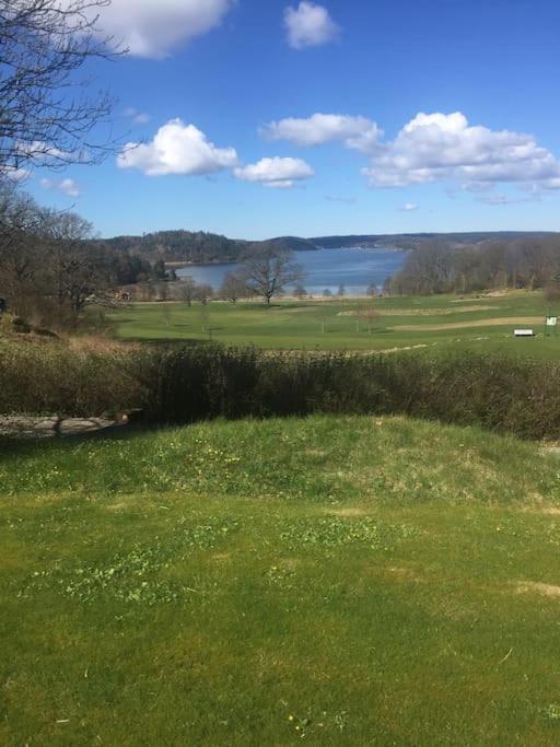 Apartment Right Next To The Golf Course And With The Ocean Just Around The Corner Ljungskile Exterior photo